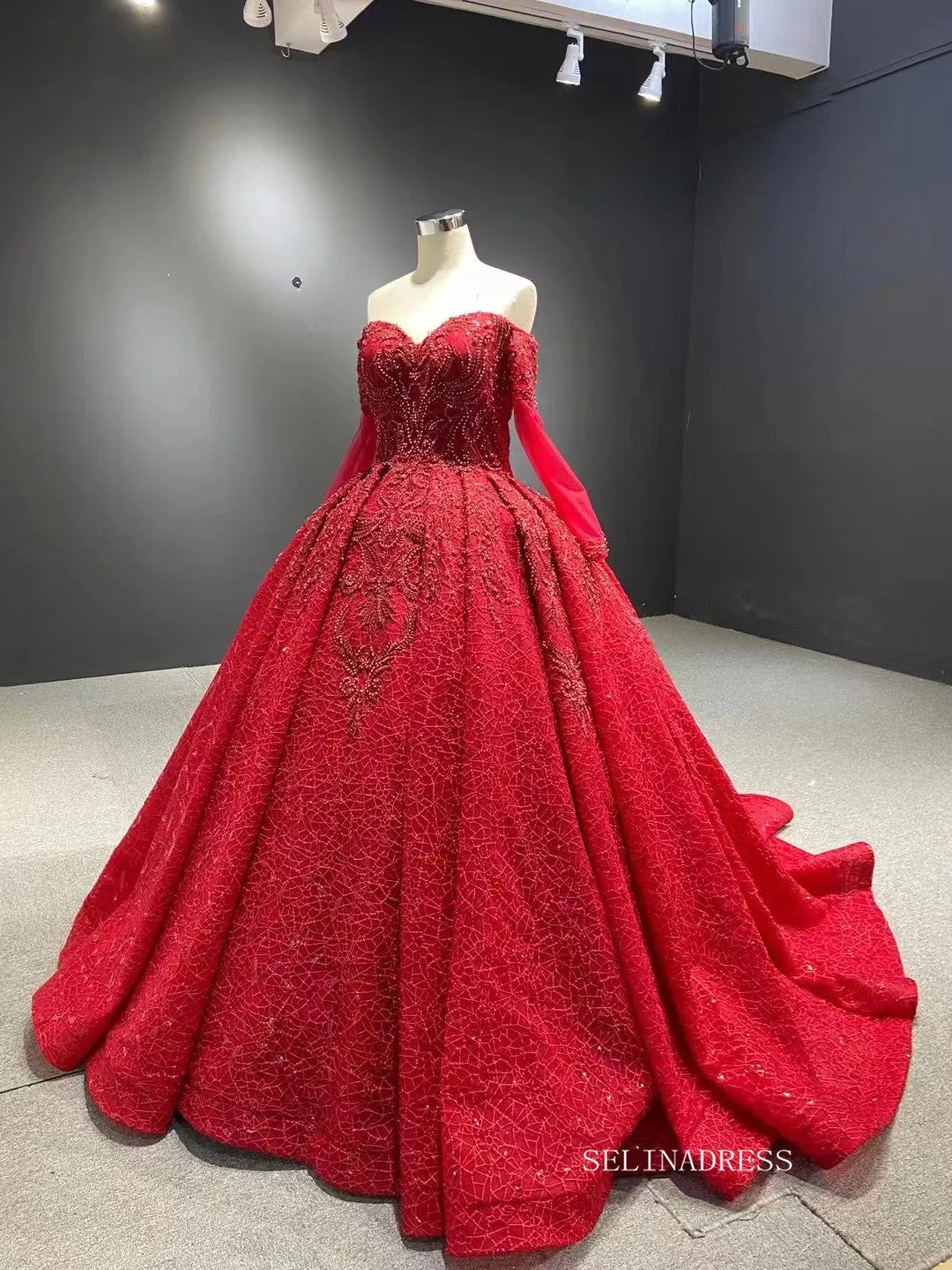 Luxury Strapless Long Sleeve Red Ball Gown Prom Dress Beaded Quincess Evening Gowns RSM67160