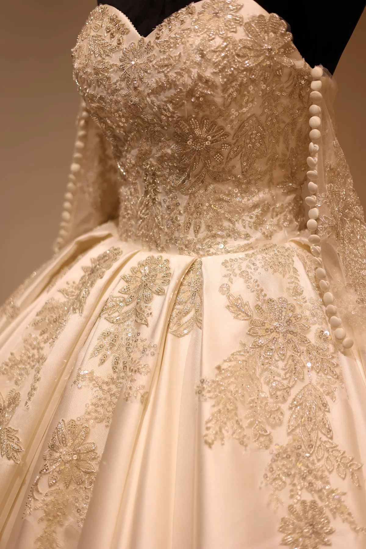 Luxury Sweetheart Satin Ball Gown Wedding Dress RS027